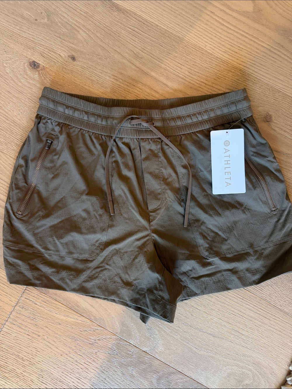 Athleta Women’s Olive Green Trekkie North Shorts